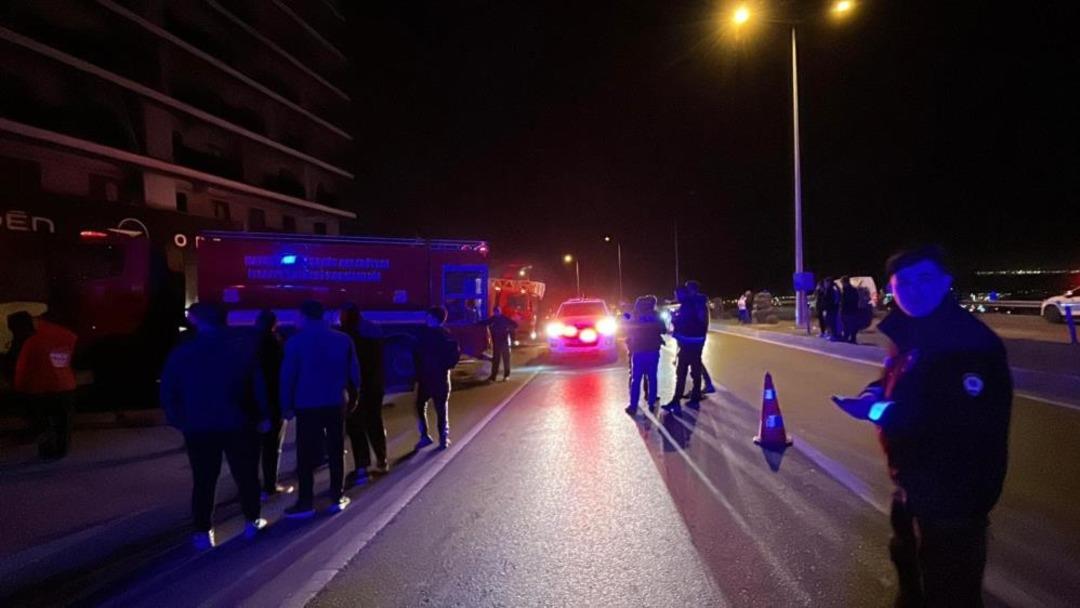 Galeride &ccedil;ıkan yangında 2 kişi &ouml;ld&uuml;, 14 kişi hastanede tedavi altına alındı 3