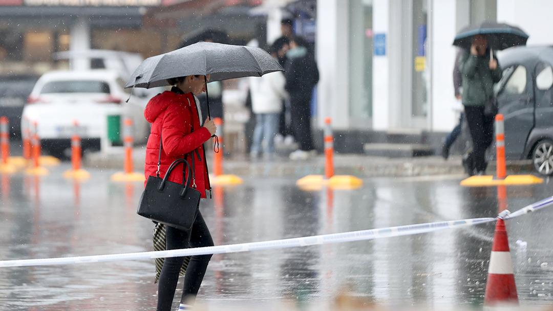 Sağanak yağış geri geliyor! Meteoroloji uzmanı uyardı: ‘6 derece birden soğuyacak’ 4