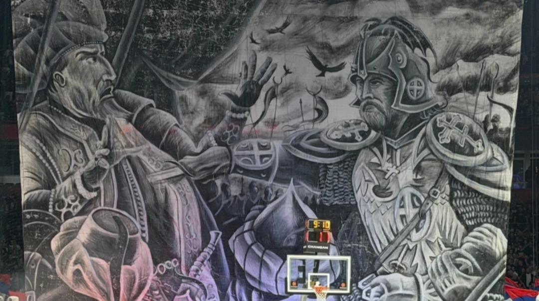 Partizan-Fenerbahçe Beko maçında skandal! Sırp taraftarlar yine rahat durmadı, açtıkları pankart olay oldu 4