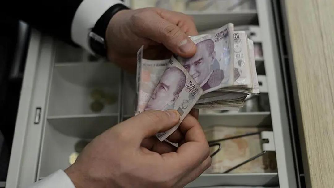Komisyonda kabul edildi! Kamudaki üst düzey memurlara 30 bin lira seyyanen zam 2