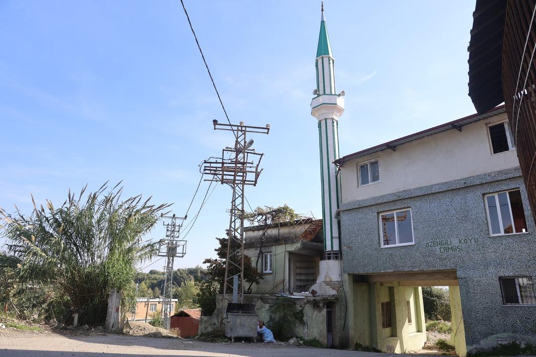 Bu caminin altından 6 metrelik yol geçiyor! Görenler hayrete düşürüyor 1