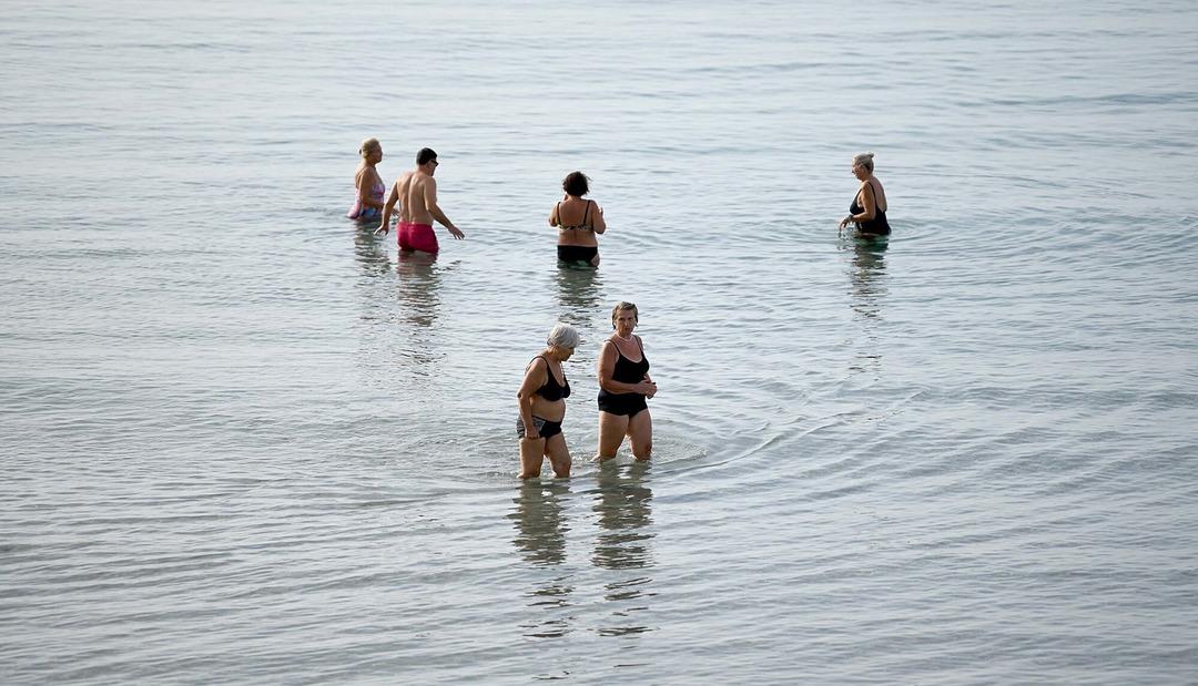 Neredeyse Aralık geldi ama Kuşadası nda plajlar doldu taştı 2