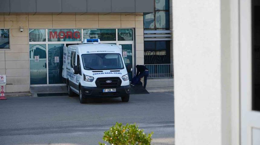 Kazada yaşamını yitiren gen&ccedil; kızın cenazesi g&ouml;zyaşlarıyla alındı