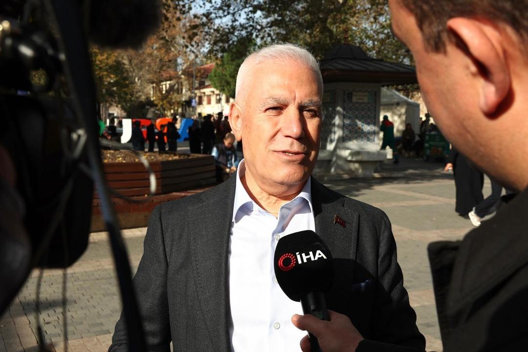 Esnaftan bedava kampanyası olunca yabancı turistler bile sıraya girdi! 1