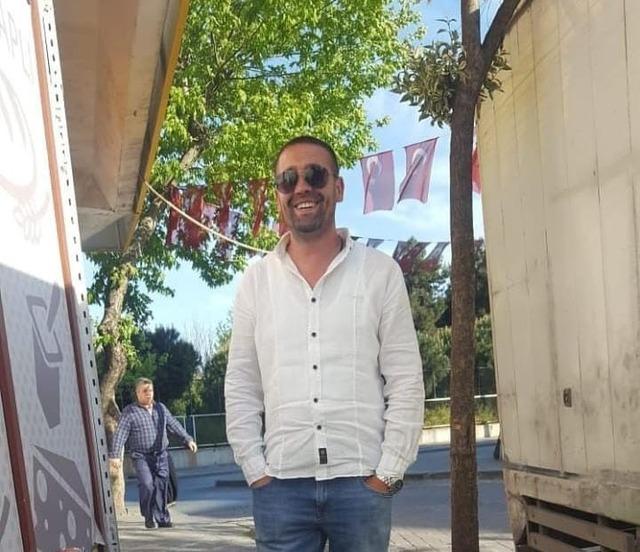 Zeytinburnu&rsquo;nda silahla vurularak &ouml;ld&uuml;r&uuml;len iki arkadaşın cenazesi Adlı Tıp Kurumu&rsquo;ndan alındı 1