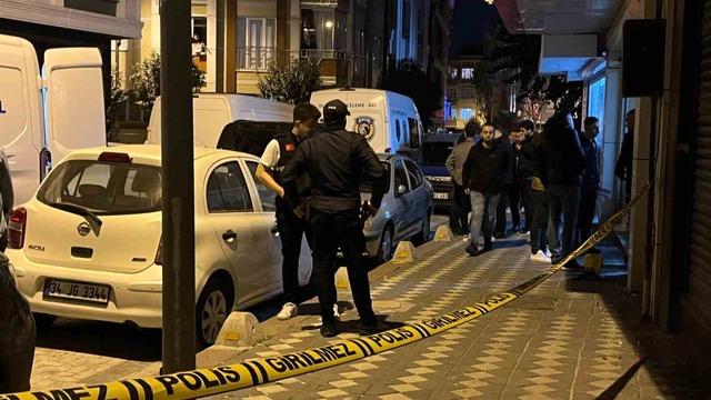Zeytinburnu’nda silahla vurularak öldürülen iki arkadaşın cenazesi Adlı Tıp Kurumu’ndan alındı
