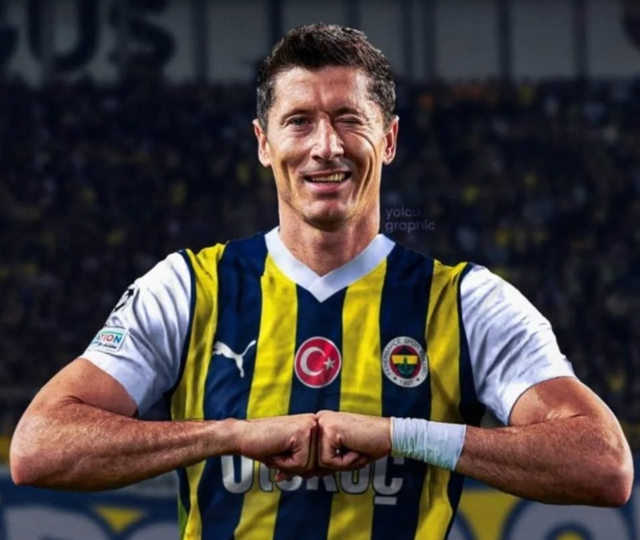 Taraftar merakla bekliyordu! Lewandowski'den Fenerbahçe'ye transfer yanıtı
