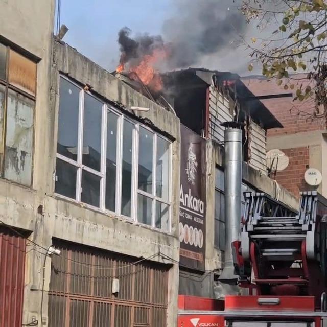 İnegöl’de mobilya imalathanesinde yangın 1