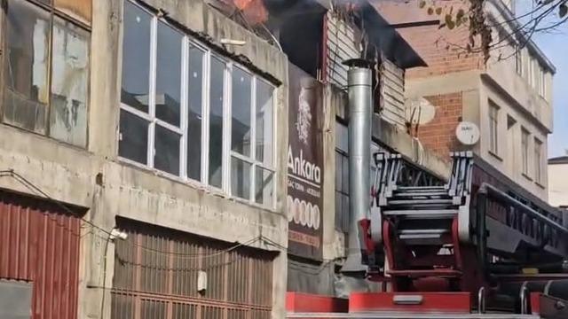 İnegöl’de mobilya imalathanesinde yangın