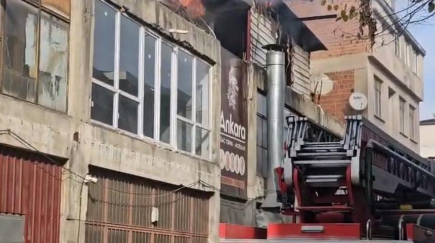 İnegöl’de mobilya imalathanesinde yangın