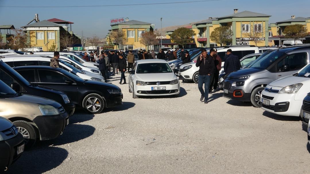 Araba pazarı kalabalık ama alıcı yok! O şehirde fiyatlar Türkiye nin üzerinde 1