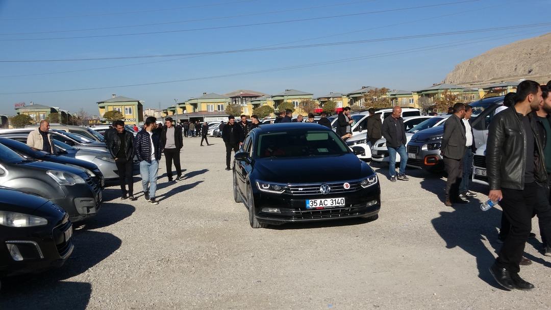 Araba pazarı kalabalık ama alıcı yok! O şehirde fiyatlar Türkiye nin üzerinde 2