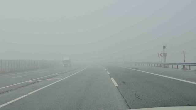 Bitlis’te yoğun sis etkili oldu: Görüş mesafesi sıfıra düştü 3