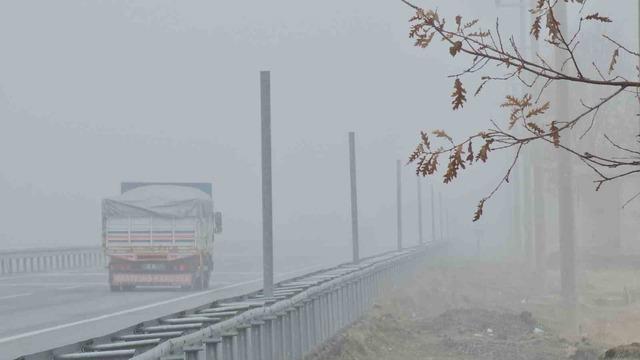Bitlis’te yoğun sis etkili oldu: Görüş mesafesi sıfıra düştü 1