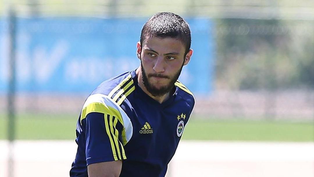 Eski Fenerbah&ccedil;eli futbolcudan itiraf:  Maske takıp Trabzonspor ma&ccedil;larına gidiyordum  1