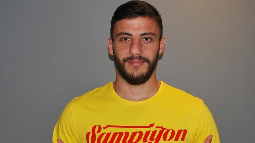 Eski Fenerbah&ccedil;eli futbolcudan itiraf:  Maske takıp Trabzonspor ma&ccedil;larına gidiyordum  2