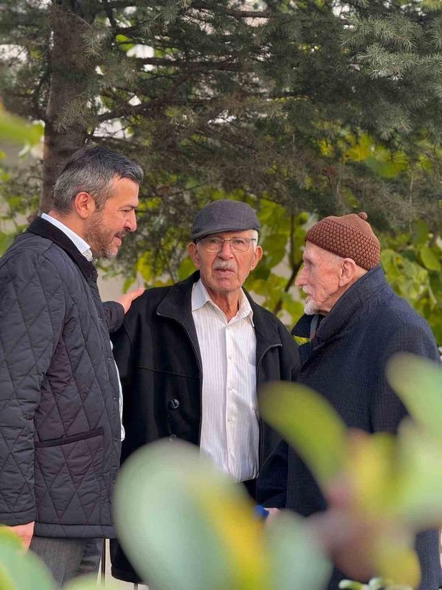 Başkan Çetinkaya, vatandaşların taleplerini dinliyor 1