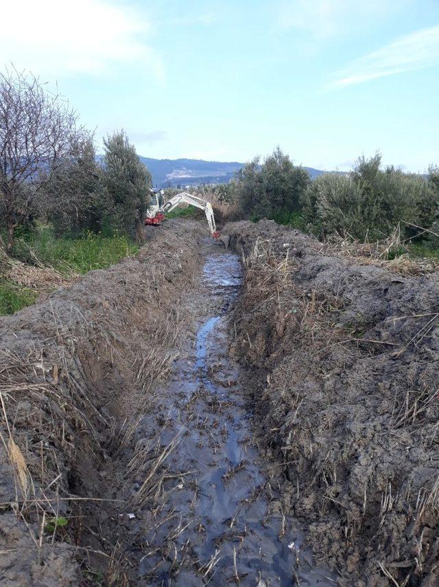 Çobanhasanlar Mahallesinin deresi temizleniyor