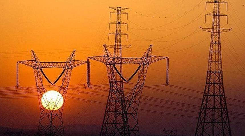 İzmir'de elektrik kesintileri vatandaşları zor durumda bırakıyor: Gediz Elektrik'ten a&ccedil;ıklama bekleniyor