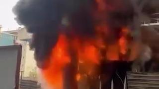 İnşaat alanındaki işçi konteyneri alev alev yandı