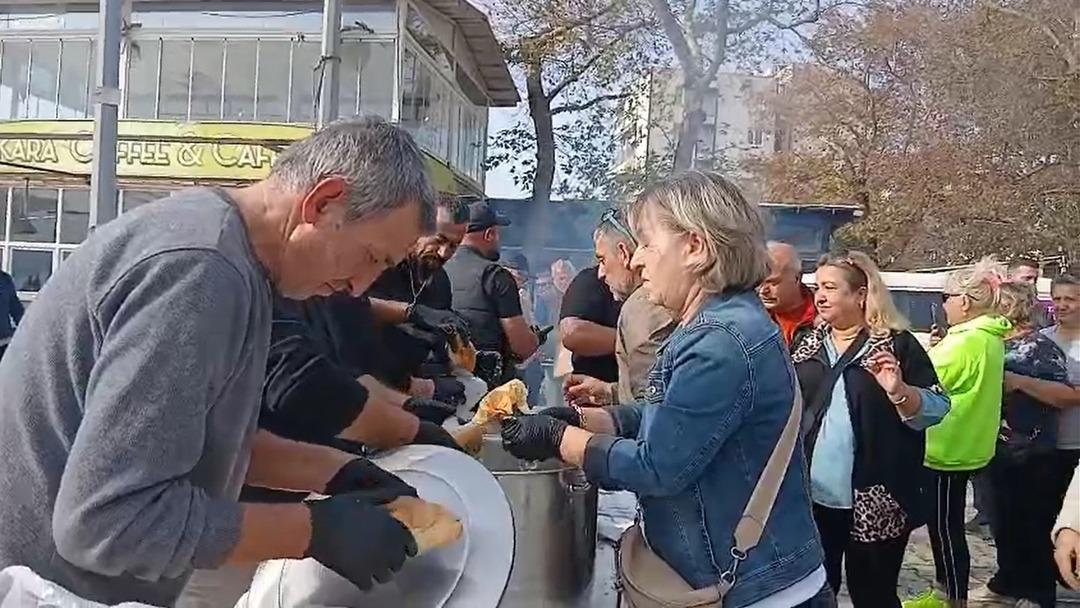 Festivalde 2 bin kişiye balık ekmek dağıtıldı 1