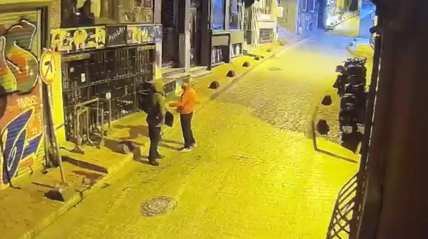 Beyoğlu'nda skuter hırsızlığı! Kameralara yansıdı