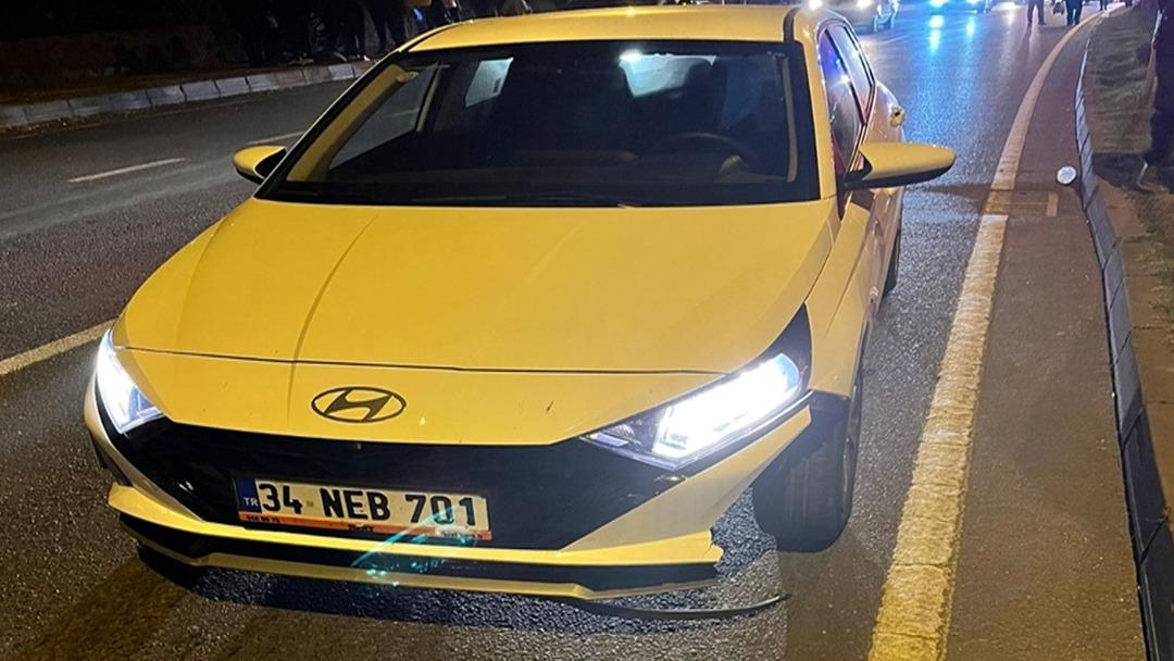 Yayaya çarpıp düşen motosikletlinin üzerinden otomobil geçti; 1 ölü 1