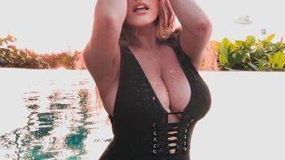 Kavunu görünce aşka geldi