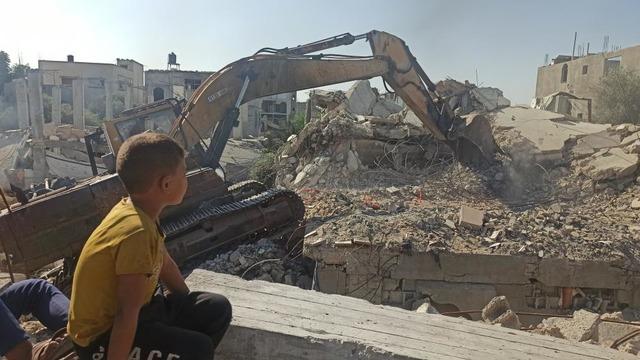 Gazze'de enkaz altındaki cenazelerin çıkarılmasına yönelik çalışmaların ilk aşaması başladı