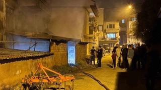 Bursa’da üç katlı binada çıkan yangın paniğe neden oldu