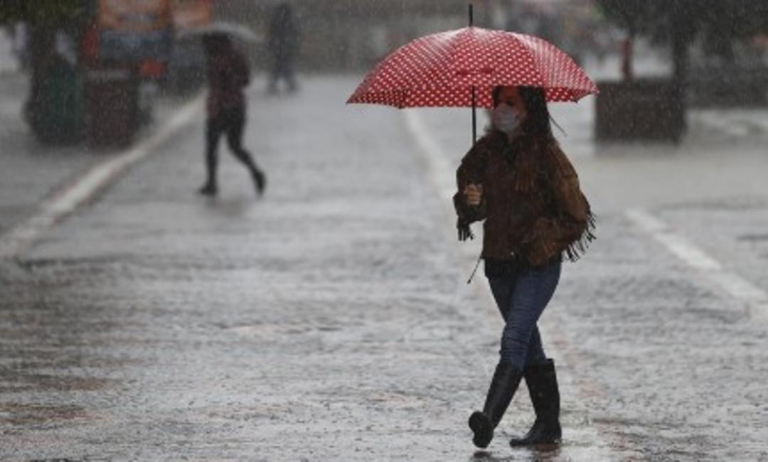Sıcaklar yerini şiddetli yağışa bırakıyor: Kar uyarısı da geldi 2