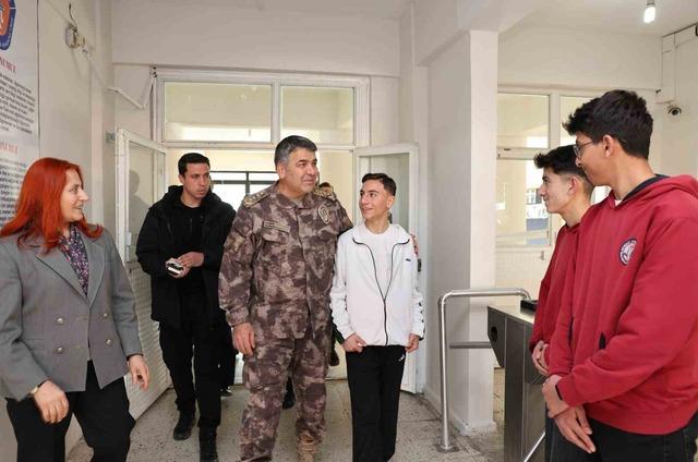 Emniyet müdürü Karaburun, okul önlerindeki uygulamaları denetledi 1