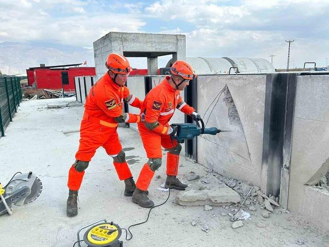 3’üncü Ordu Komutanlığı personeline arama ve kurtarma eğitimi verildi 2