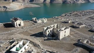 Ziyaretçilerin ilgisini çekiyor! Baraj sularının çekilmesiyle ortaya çıktı