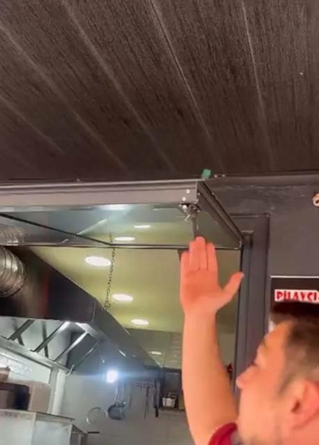 Bursa’da pilavcıya giren hırsız tatlı yedi, işyeri sahibi çağrı yaptı 1