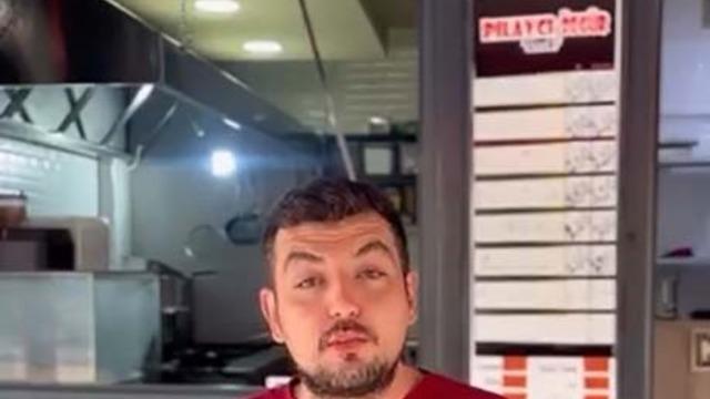 Bursa’da pilavcıya giren hırsız tatlı yedi, işyeri sahibi çağrı yaptı