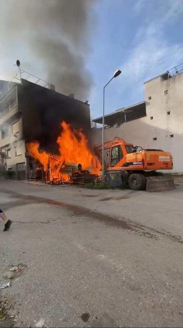 Bursa’da baraka yangını paniğe neden oldu 1