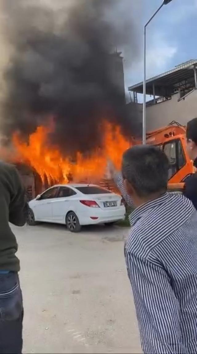 Bursa’da baraka yangını paniğe neden oldu 2