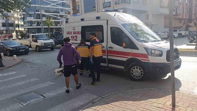 Otomobilin sağından geçmek isterken aynı yöne dönmek isteyen otomobile çarptı 1