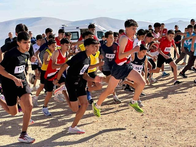 Eşref Aydın Bölgesel Kros Ligi Yarışları Niğde’de gerçekleşti 3