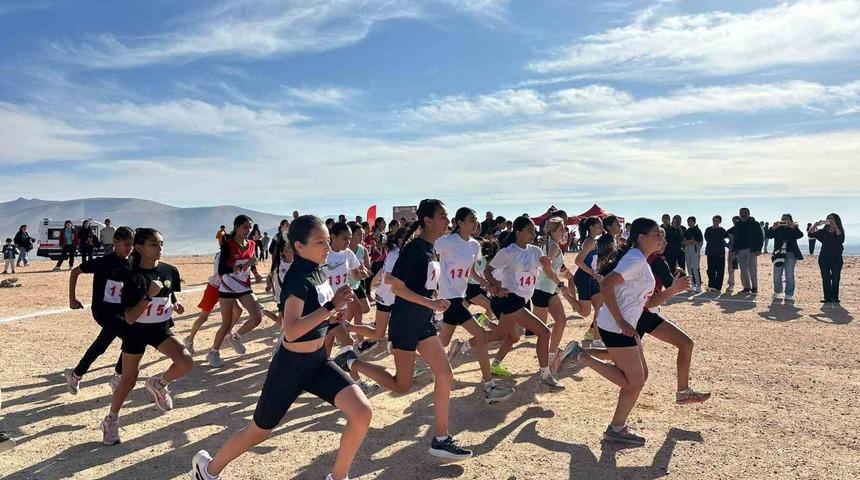 Eşref Aydın Bölgesel Kros Ligi Yarışları Niğde’de gerçekleşti