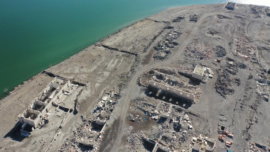 Bir zamanlar burada yaşam vardı! Kars ta baraj sularının çekilmesiyle köy gün yüzüne çıktı 4