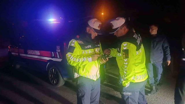 Sulama kanalına uçan araçtan ekipler kurtardı, alkolmetreyi üflemeyince ehliyetine el konuldu 7