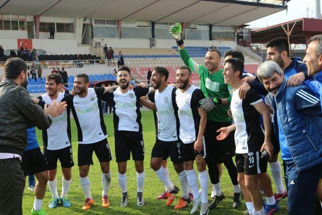 Pepe, İ&ccedil;elspor&rsquo;u şampiyonluğundan dolayı kutladı 1