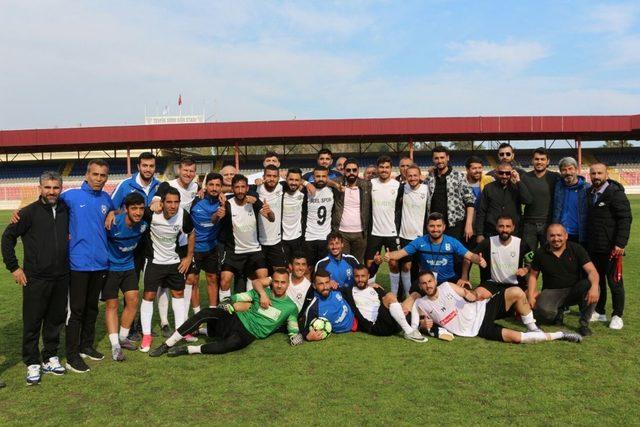 Pepe, İ&ccedil;elspor&rsquo;u şampiyonluğundan dolayı kutladı 3