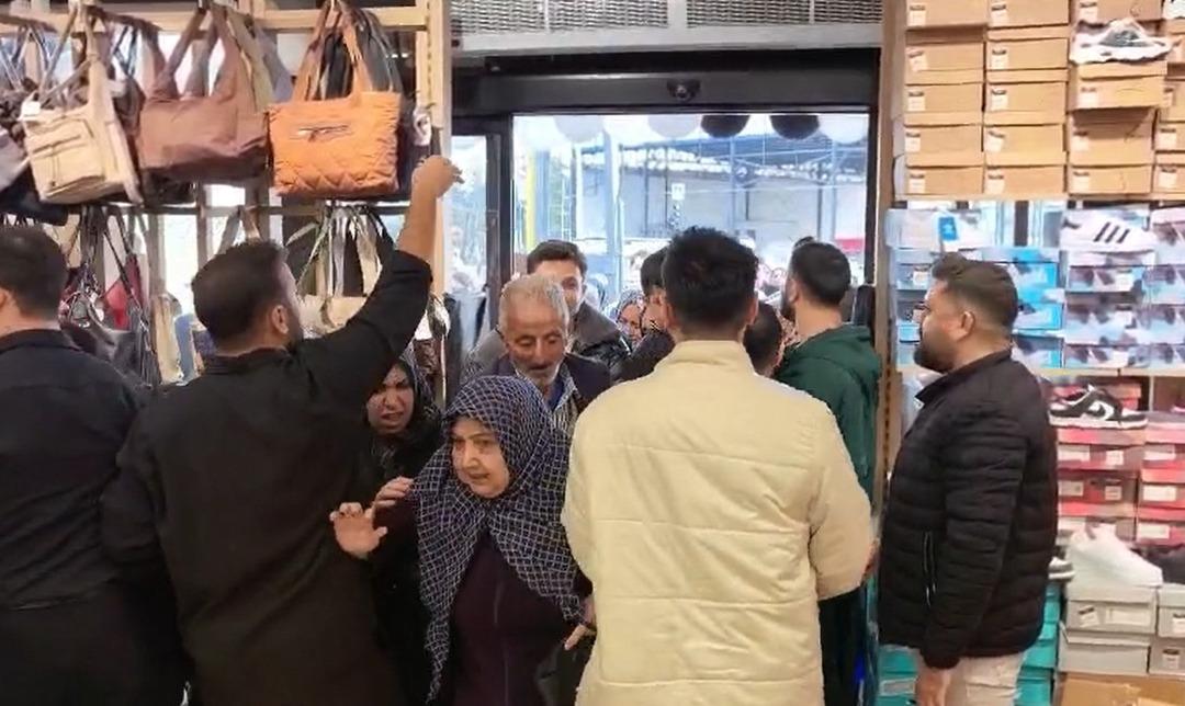 10 lira olduğunu duyan koştu! Birbirlerini ite ite girdiler 4