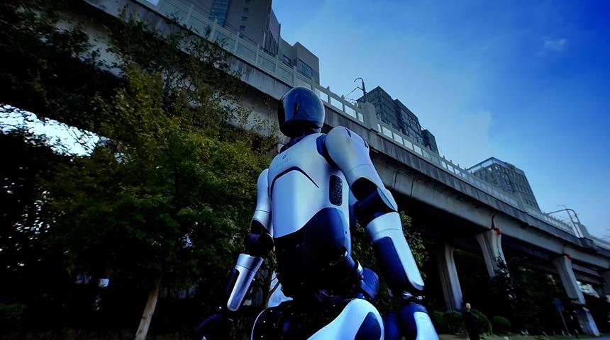 Aralıksız 106 kilometre y&uuml;r&uuml;d&uuml;, d&uuml;nya rekoru kırdı!