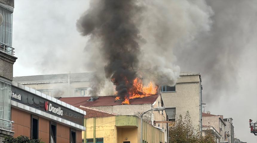 Güngören'de tekstil fabrikasında çıkan yangın söndürüldü
