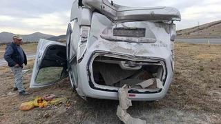 Hafif ticari araçların çarpıştığı kaza 7 kişi yaralandı