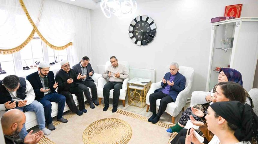 Vali Turan ve Kaymakam Yıldız Rümeysa Sanpur’un ailesine taziyede bulundu